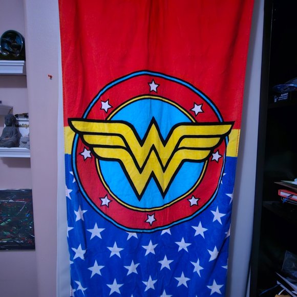 Beach Towel - Wonder Woman Logo - Oversized 58" x 28" - Picture 5 of 5